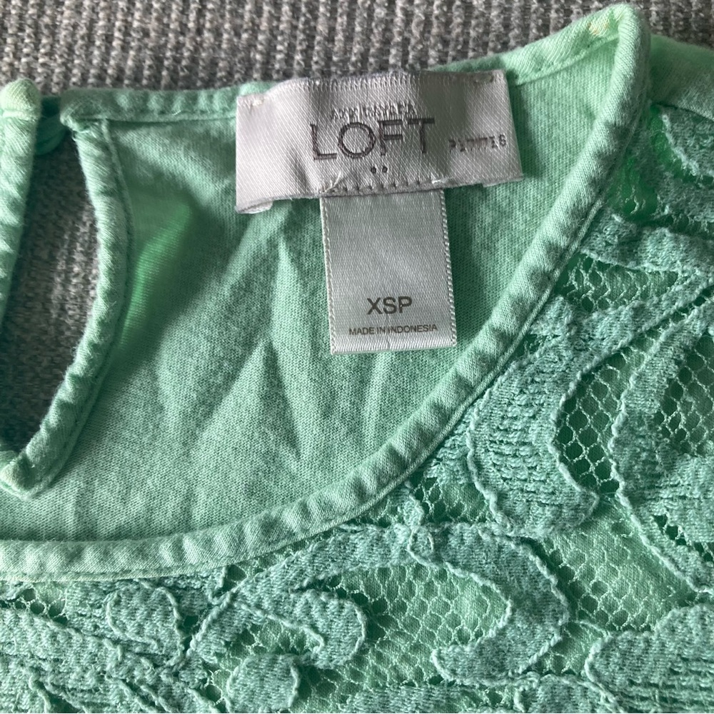 LOFT Mint Green Lace Front Cap Sleeve Shirt Blouse Size XS Petite - Picture 2 of 6